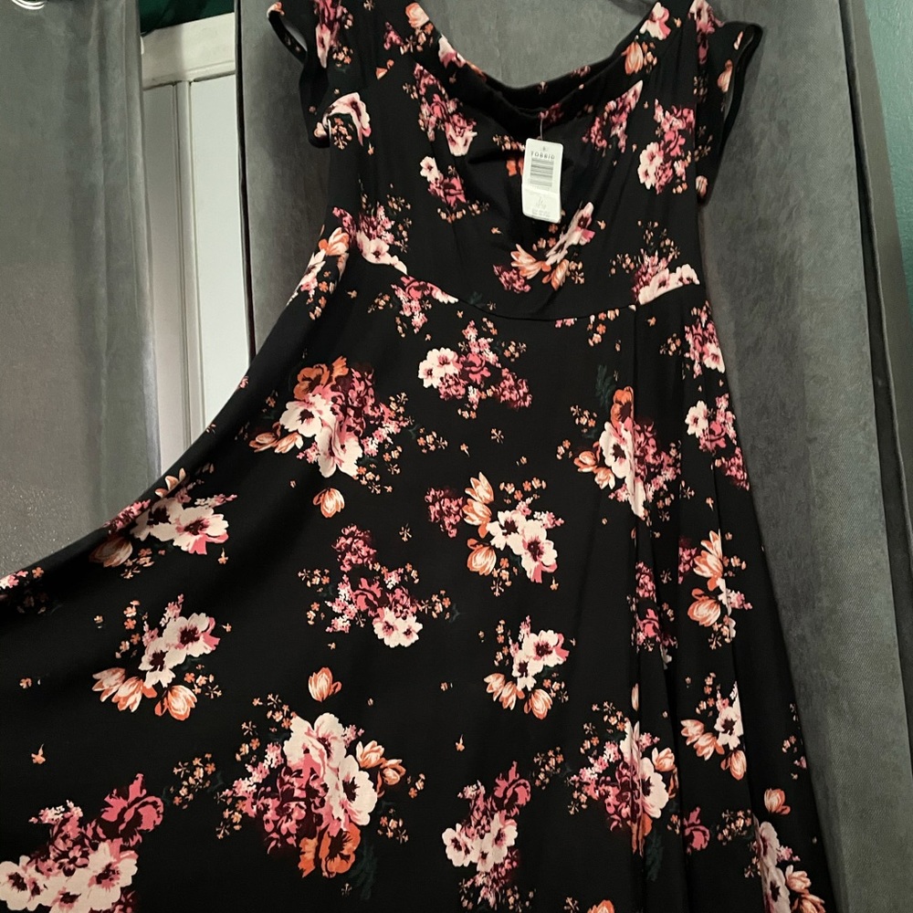 🔈🔈🔥NEW LISTING🔥 Torrid floral dress 1x NWT!!